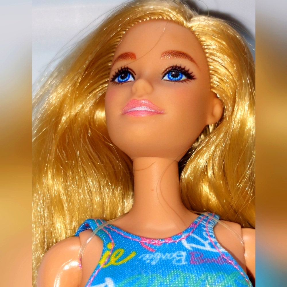 Mattel 2015 Chic Blonde Hair Blue Eyed Barbie In Signature Dress